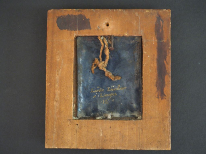 I. LAUDIN.  Plaque en émail "Sainte Catherine"  Signée au dos  Dim. 8,