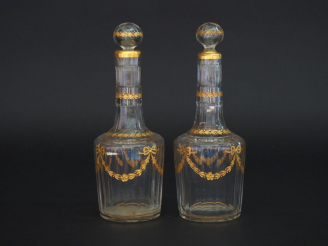 Vente aux enchères Paire de flacons Napoléon III de style Louis XVI, en cristal émaillé d