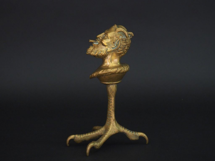 Encrier Napoléon III en bronze en forme de buste de faune sur une patt