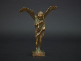 Vente aux enchères Sujet en bronze XXème "ange". H. 16 cm.