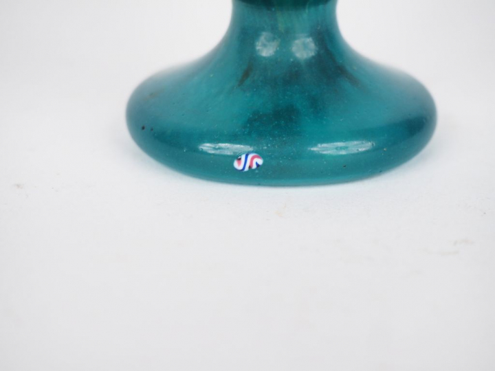 LE VERRE FRANCAIS.  Vase ovoide en verre polychrome signature au berli