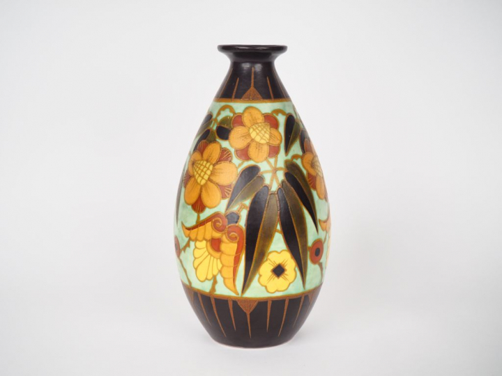 KERAMIS. Boch Frères Vase ovoide en céramique à décor de fleurs polych