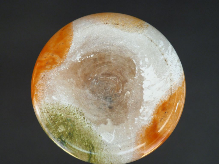 Vase en verre soufflé, à décor intercalaire et appliqué à chaud de mot