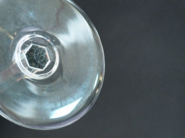 BACCARAT.  Suite de 6 verres en cristal bicolore. Signés