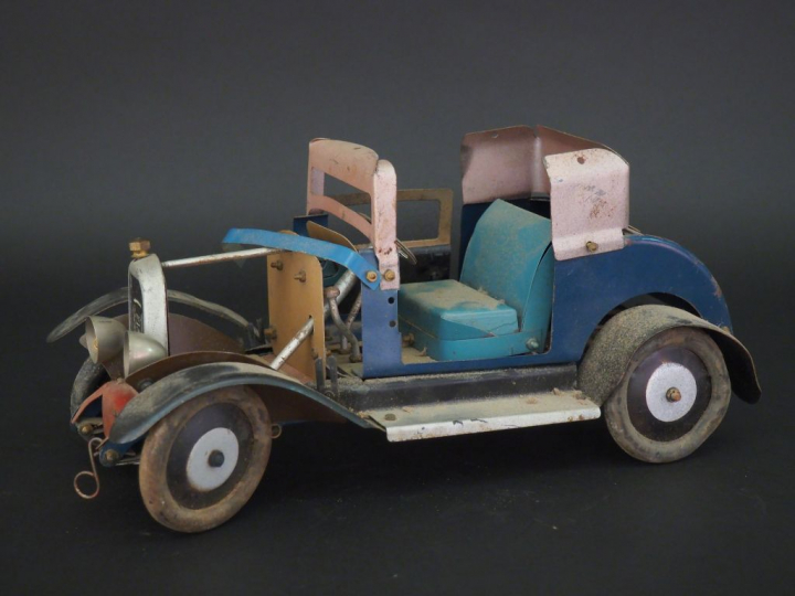 PEUGEOT 301.  Les jouets scientifiques. L. 32 cm  (pour pièces). Exper