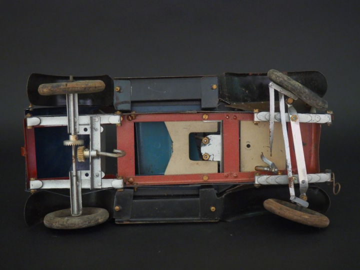 PEUGEOT 301.  Les jouets scientifiques. L. 32 cm  (pour pièces). Exper