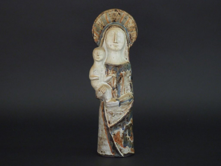Jean DERVAL. "Vierge à l'enfant" Sculpture en céramique polychrome. Si