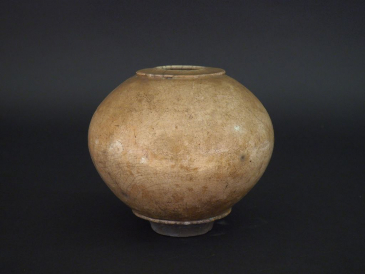 Gisèle BUTHOD-GARÇON.  Vase en grés raku émaillé et craquelé beige. Si