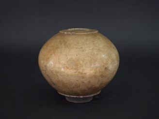 Vente aux enchères Gisèle BUTHOD-GARÇON.  Vase en grés raku émaillé et craquelé beige. Si