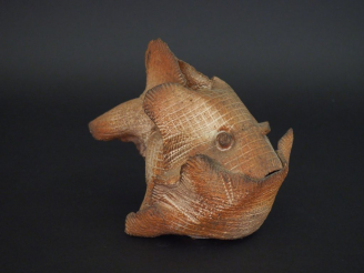 Vente aux enchères Sujet en terre cuite contemporaine, "Piranha". Dim. 16,5 x 24 x 14 cm