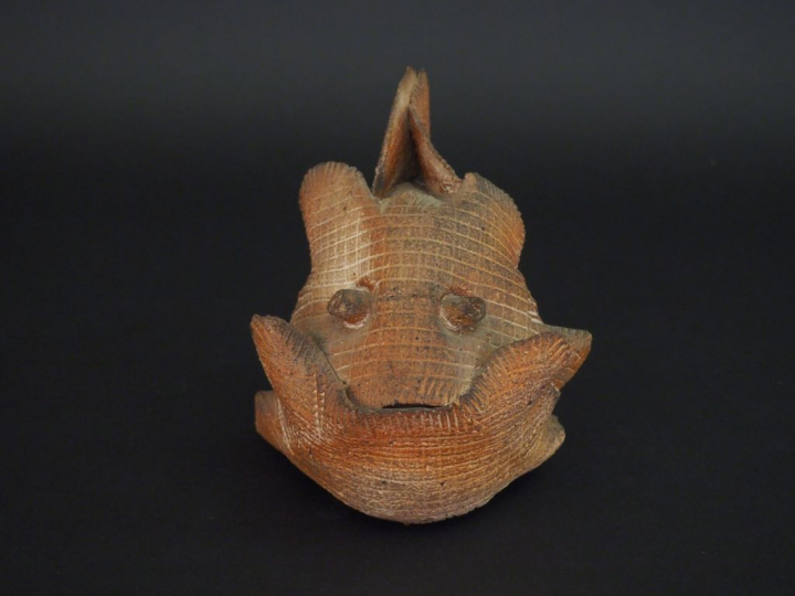 Sujet en terre cuite contemporaine, "Piranha". Dim. 16,5 x 24 x 14 cm