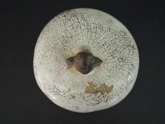 Vente aux enchères Sujet XXème en porcelaine craquelée polychrome, "mouton". Dim. 11 x 22