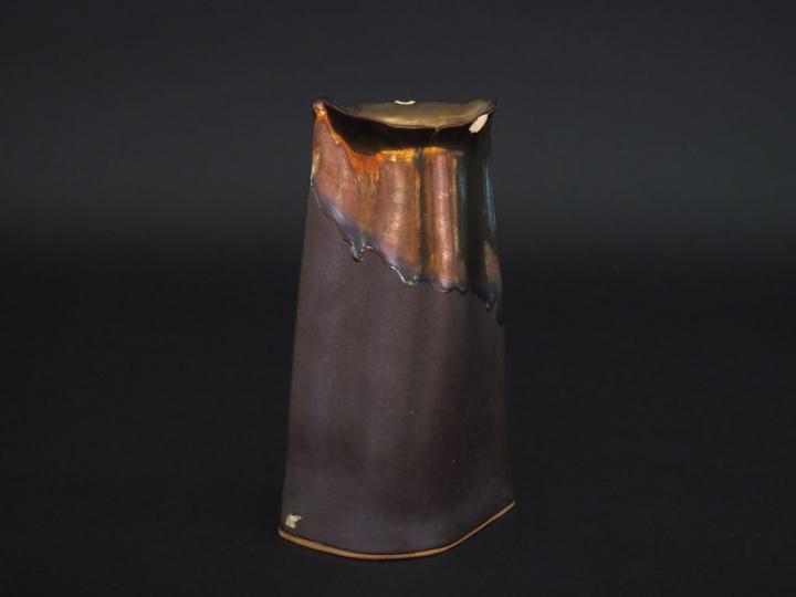 Vase en céramique contemporaine bicolore. H. 21 cm