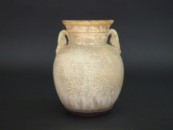 Vase en céramique contemporaine polychrome à l'imitation des poteries 