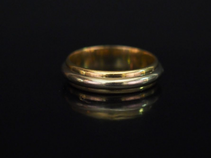 Bague jonc deux tons d'or. TDD. 51 1/2 Poids. 4,40 g   