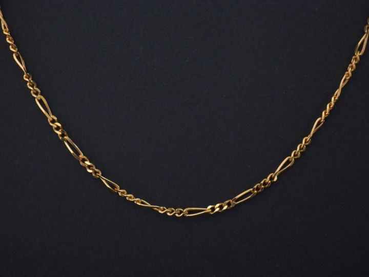 Chaine en or jaune, maille Figaro.  Long. 40 cm Poids. 3,56 g   
