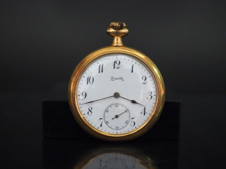 ZENITH Montre de gousset en or jaune.  Cadran à chiffres arabes pour l