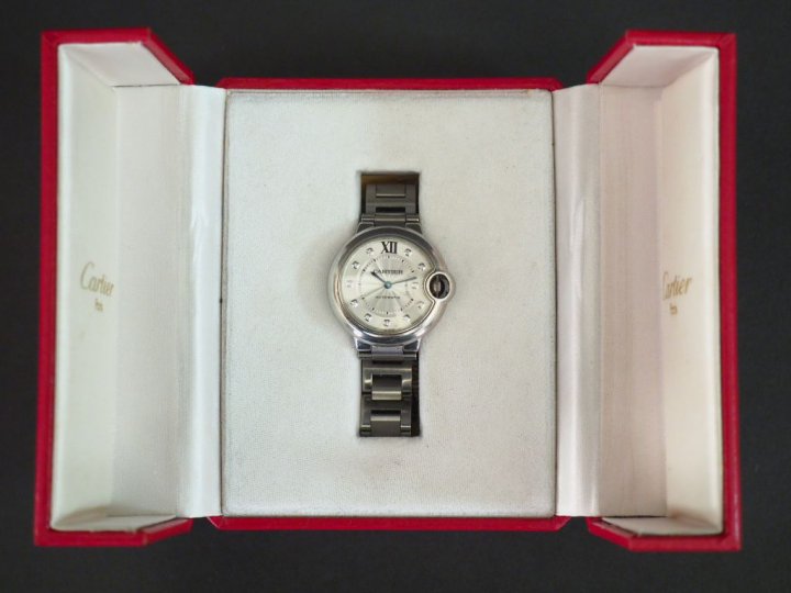 CARTIER, Ballon bleu Montre bracelet en acie. Cadran rond, serti de pe