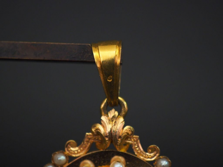 Pendentif porte-photo Napoléon III en or jaune, onyx noir, pierres de 