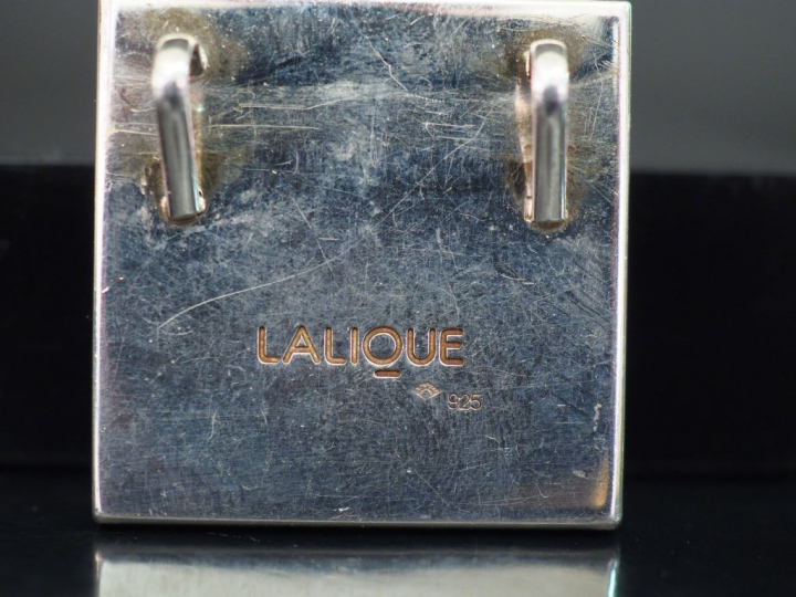 LALIQUE Pendentif, modèle "Aréthuse" en argent et cristal.  3,1 x 3,1 