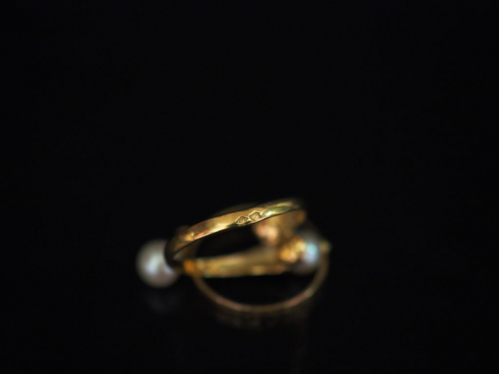 Ensemble comprenant :  - une bague "Toi   Moi" en or jaune, sertie d'u