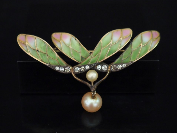 Broche de style Art Nouveau en forme de gui en argent, émail polychrom