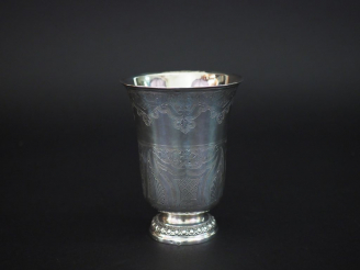 Vente aux enchères Timbale XVIIIème en argent de forme tulipe sur piédouche,à décor de la