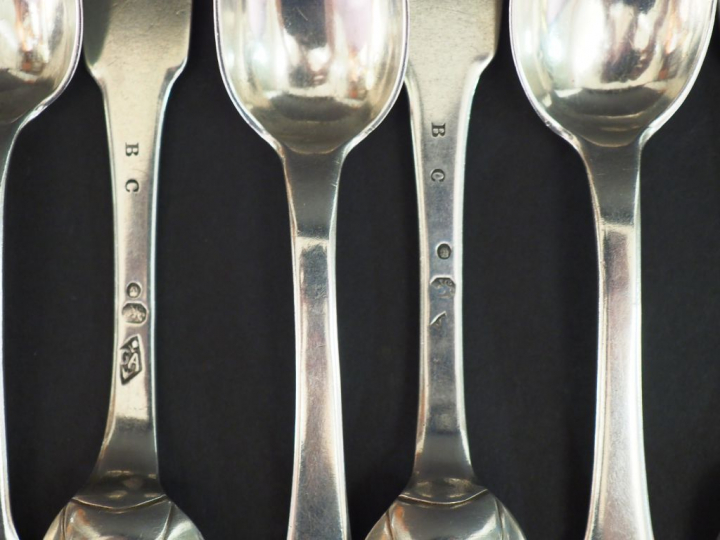 Suite de six petites cuillères en argent, poinçon au Coq, modèle unipl