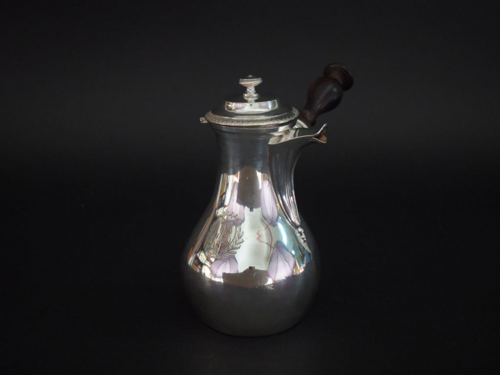 Verseuse Restauration en argent, poinçon Vieillard, à décor de monogra