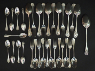 Vente aux enchères Partie de ménagère de style Louis XVI en argent, poinçon Minerve, à dé