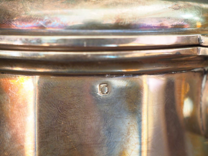 Théière de style Art déco à pans coupés en argent, poinçon Minerve. Pr