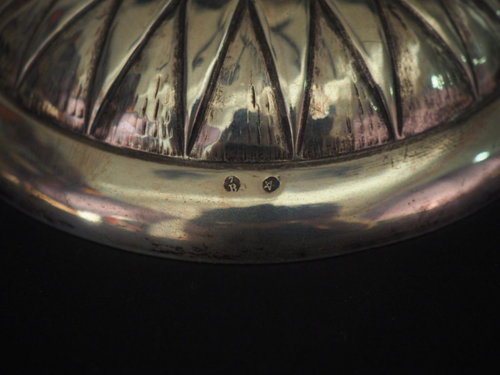 Paire de candélabres en argent espagnol, éclairant à cinq lumières, à 