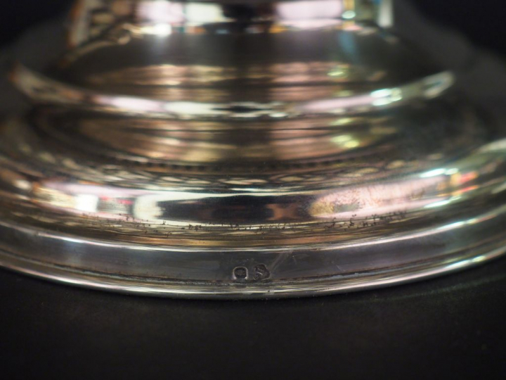 Corbeille à anse en argent étranger (?), à décor ajouré de paniers fle