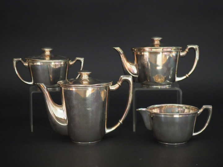 Service à thé et à café quatre pièces en argent espagnol. Comprenant :