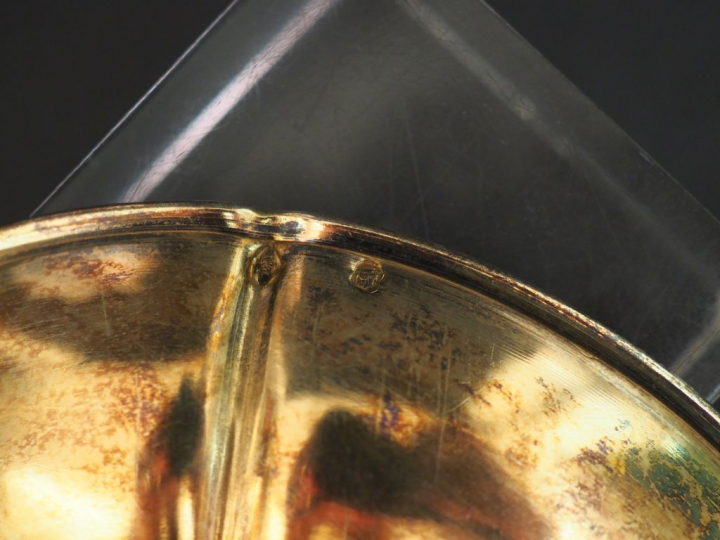 Tasse et sa sous-tasse accompagnée de sa cuillère en argent, poinçon M