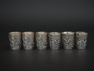 Vente aux enchères Suite de six verres à liqueur de style Art Nouveau en argent, poinçon 