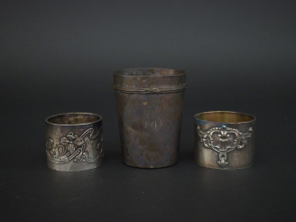 Vente aux enchères Ensemble comprenant :  - un rond de serviette de style Art Nouveau en 