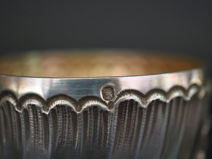 Ensemble comprenant trois différentes timbales en argent, poinçon Mine