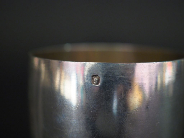 Ensemble comprenant trois différentes timbales en argent, poinçon Mine