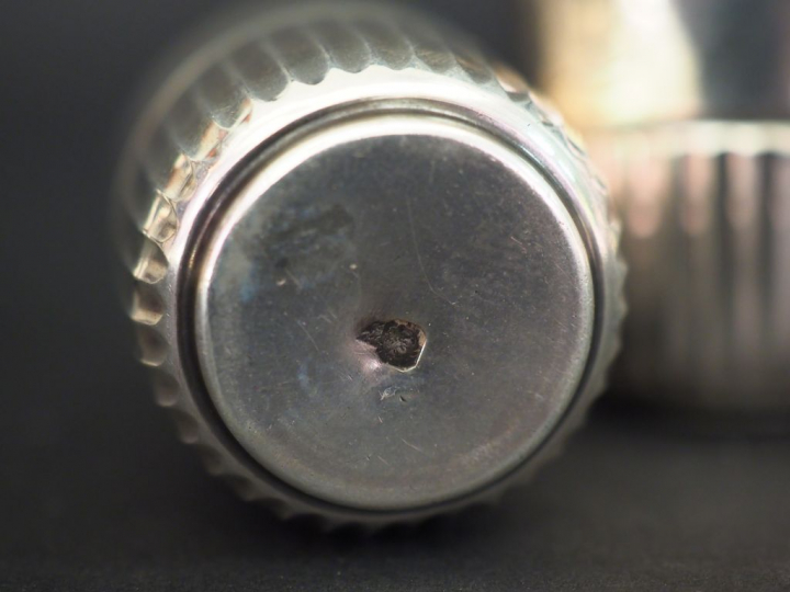 Suite de sept verres à liqueur en argent, poinçon Minerve, à décor de 