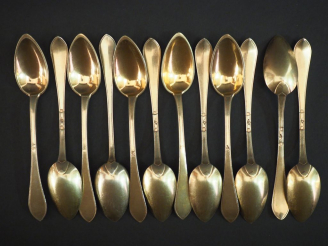 Vente aux enchères Suite de douze petites cuillères en vermeil. Poids. 212 g