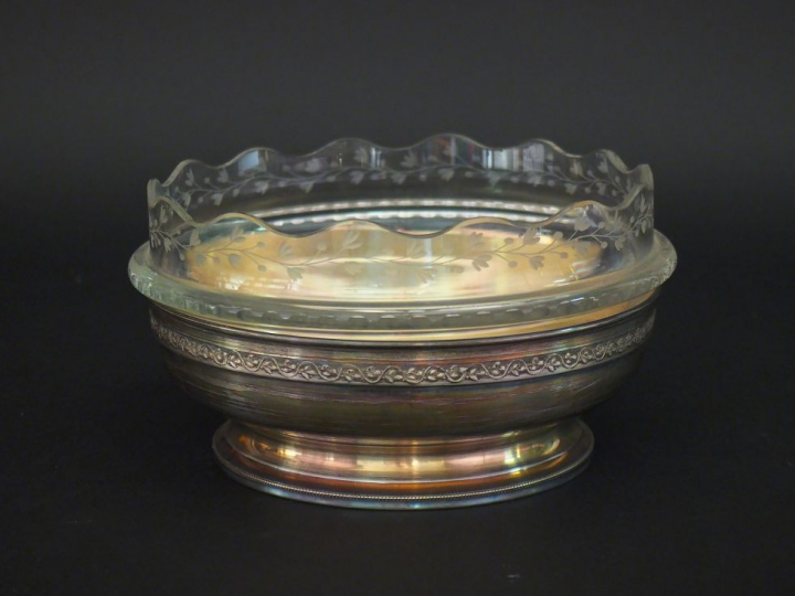 Jatte en cristal et argent, poinçon Minerve, à décor de frises de feui