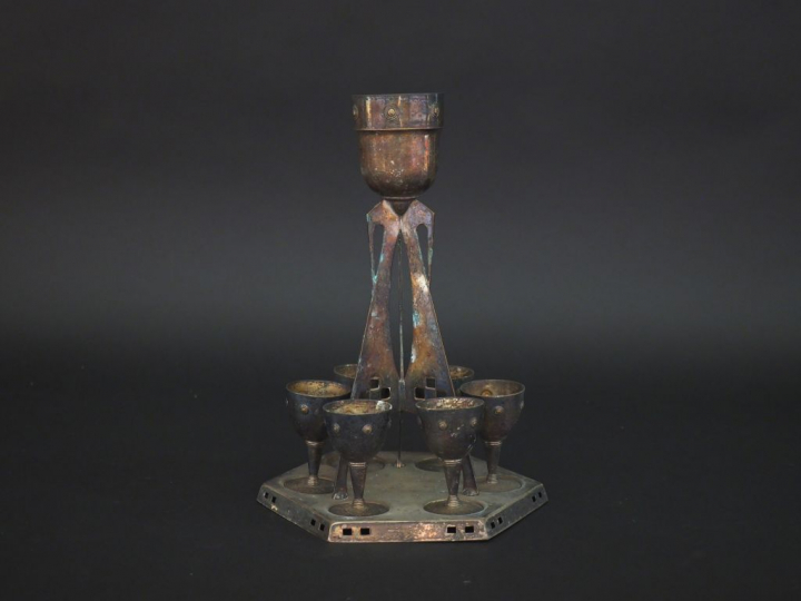 Présentoir à coquetiers et ses six coquetiers de style Art déco en mét