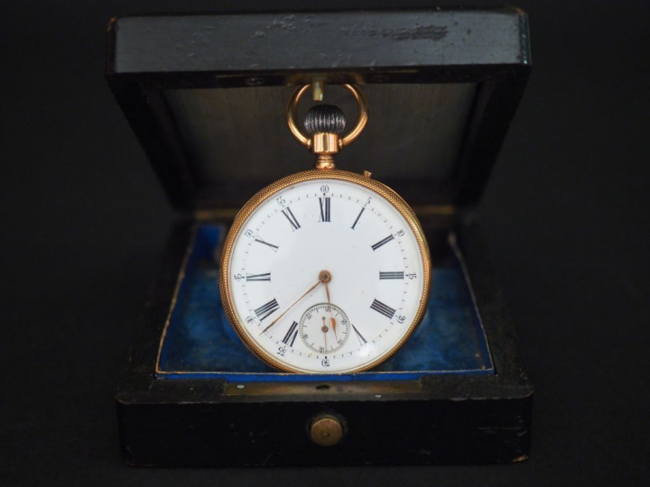 Montre de gousset en or jaune.  Cadran à chiffres romains pour les heu