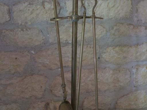 Nécessaire de cheminée XIXème de style Louis XIV à décor de mascarons 