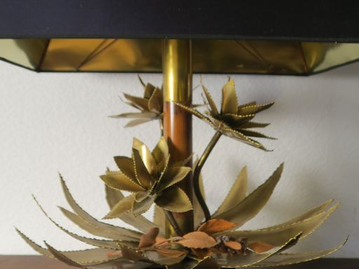 Lampe moderne en forme d'arbuste. H. 57 cm.