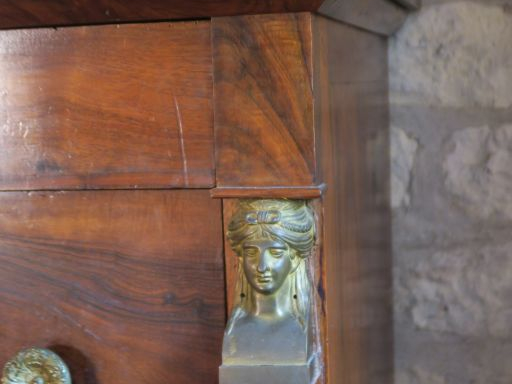 Grand chiffonnier Napoléon III de style Empire en noyer, dessus marbre