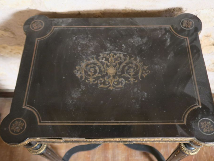 Travailleuse Napoléon III de style Louis XVI en bois noirci et marquet