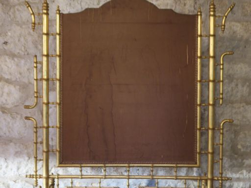 Ecran de cheminée 1900 de style japonisant en bois doré à l'imitation 