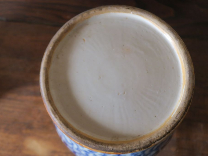 Paire de potiches indochinoises vers 1900 en porcelaine à décor en ble